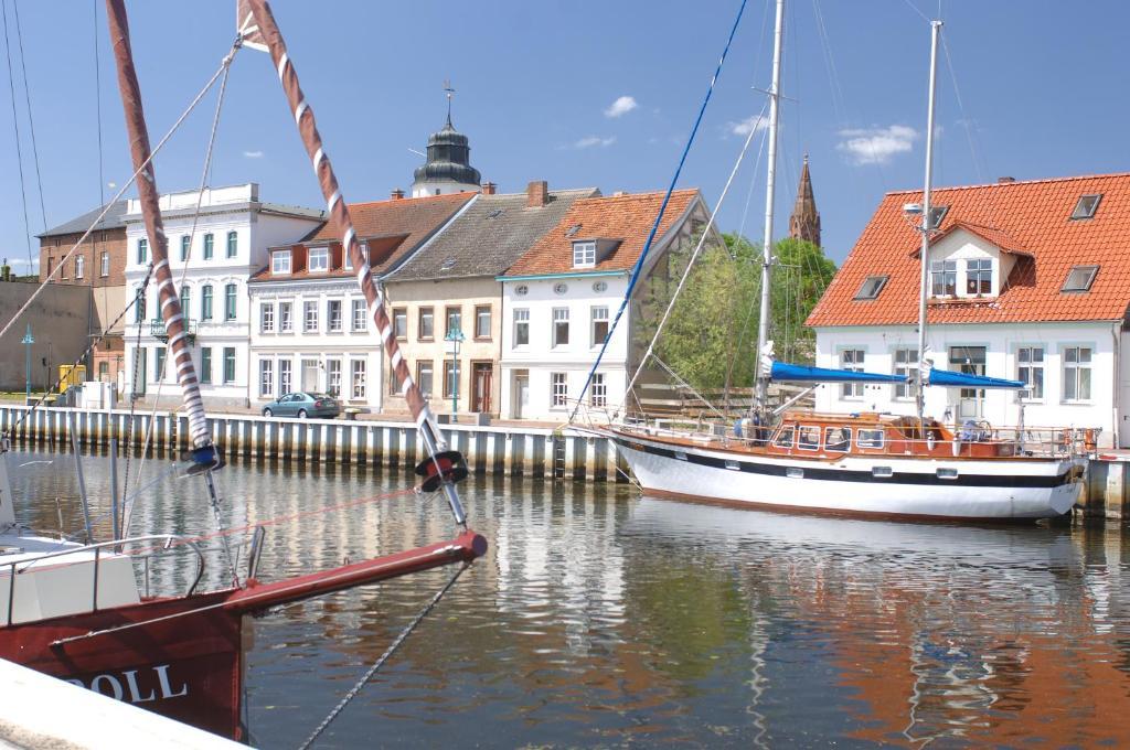 Hafenhotel Pommernyacht Ueckermünde Chambre photo