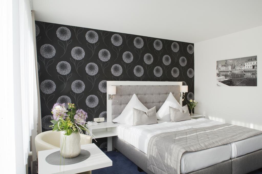 Hafenhotel Pommernyacht Ueckermünde Extérieur photo