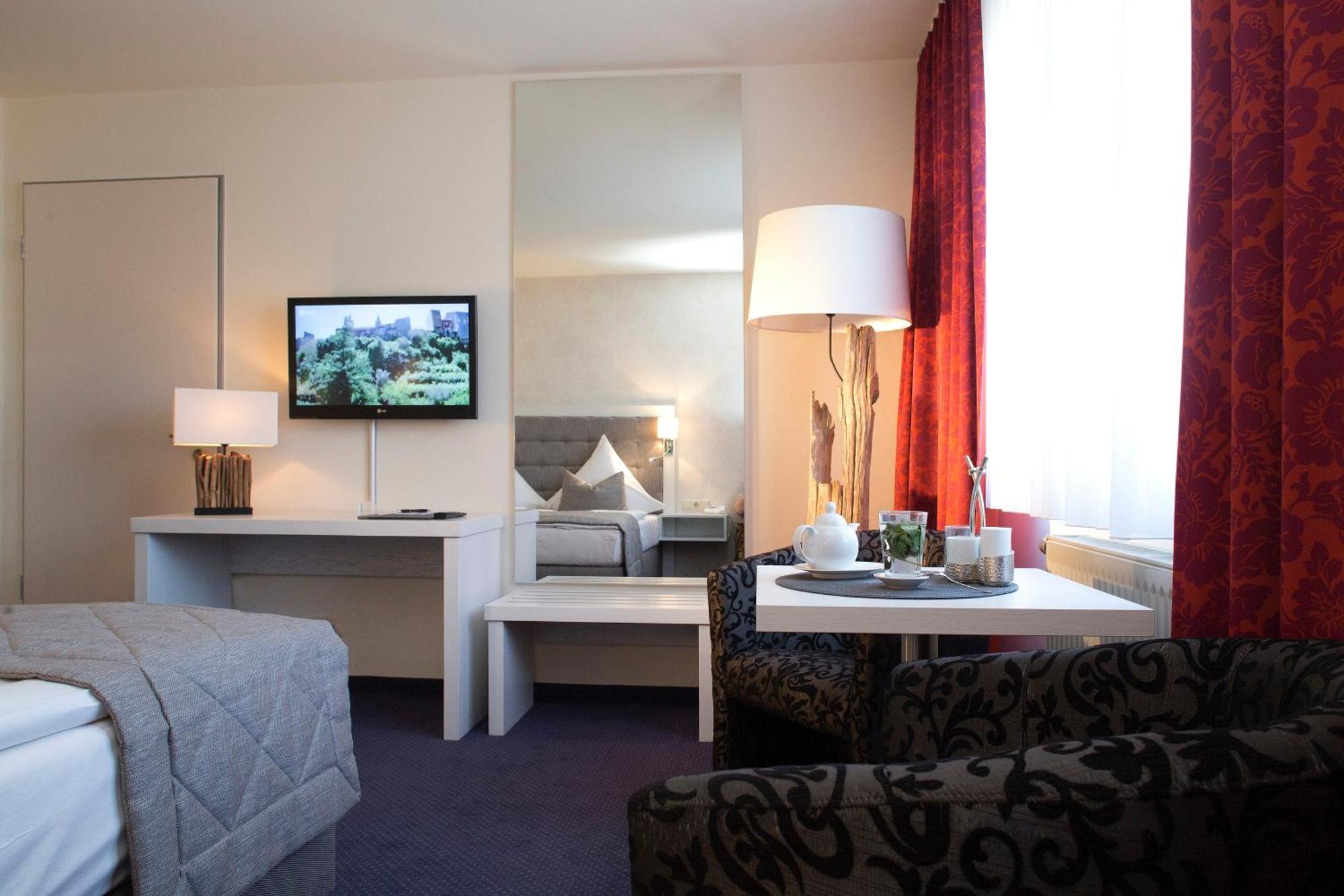 Hafenhotel Pommernyacht Ueckermünde Extérieur photo
