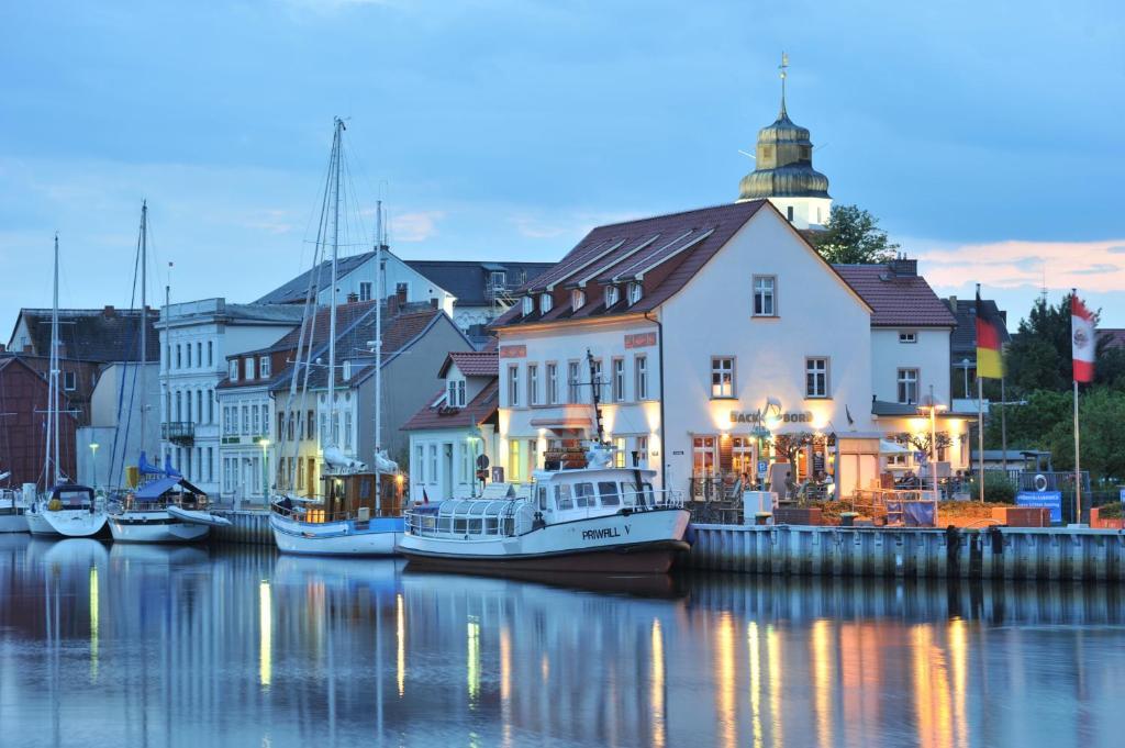 Hafenhotel Pommernyacht Ueckermünde Extérieur photo