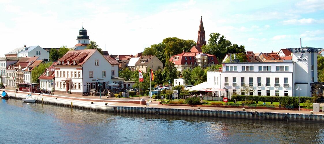 Hafenhotel Pommernyacht Ueckermünde Extérieur photo